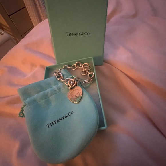 Tiffany & Co. Silver Bracelet with Heart Charm - Picture 7 of 8